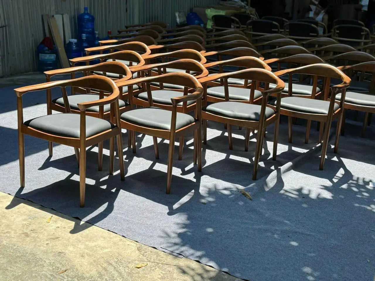 أثاث غرفة الطعام من الخشب الطبيعي كرسي طعام بمسند ظهر