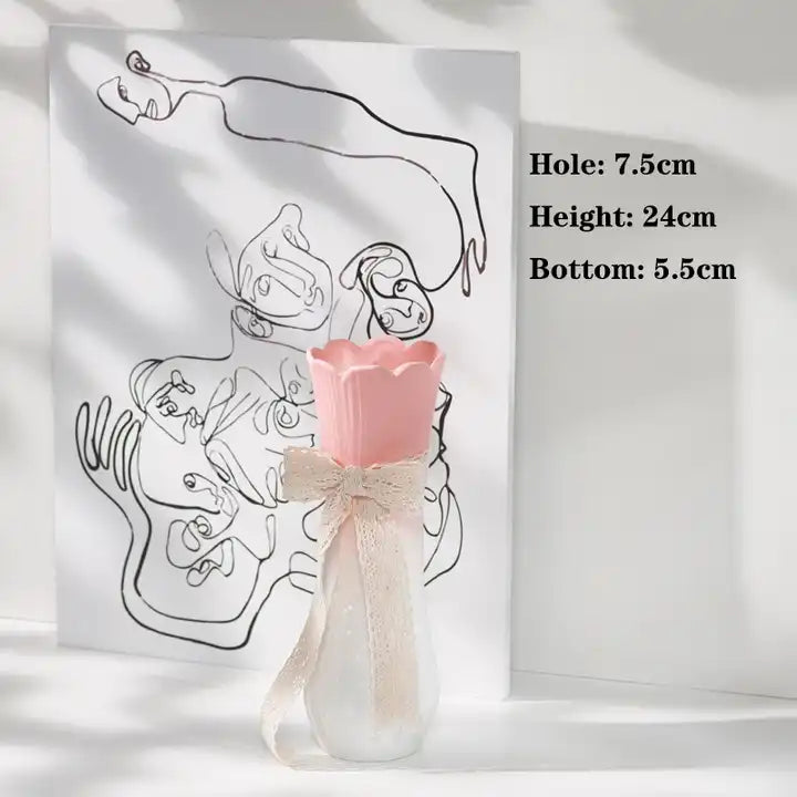 مجموعة من المزهريات الأنيقة المختلفة.