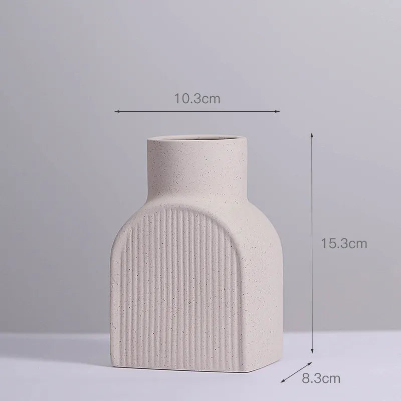 مزهرية طاولة لترتيبات الزهور الأنيقة وديكور المنزل. 